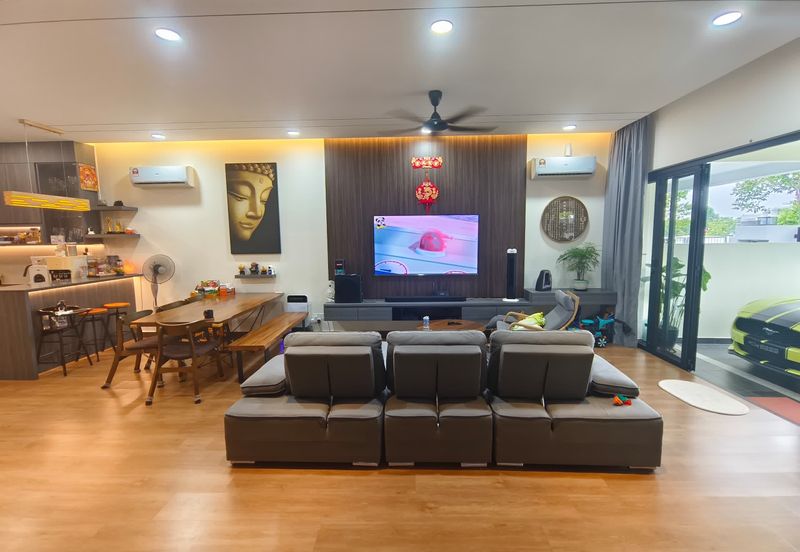 Double storey superlink house in Horizon Hills