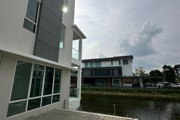 Isola Villa @ Senibong Cove