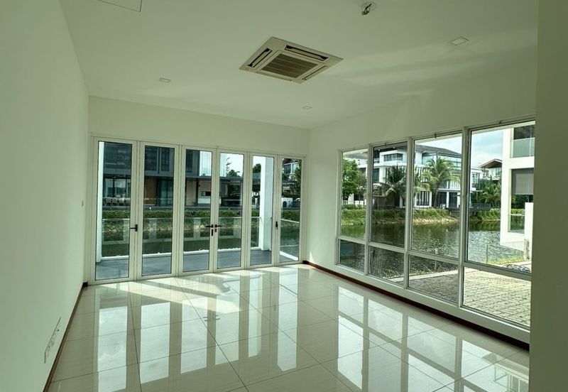 Isola Villa @ Senibong Cove