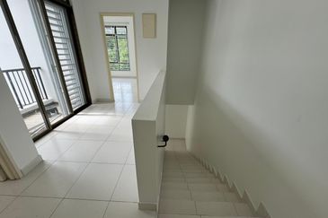Double Storey Cluster House in Setia Tropika 9