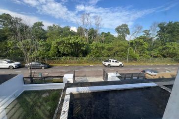 Double Storey Cluster House in Setia Tropika 9