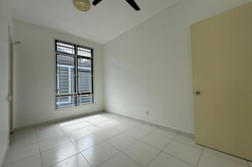 Double Storey Cluster House in Setia Tropika 9