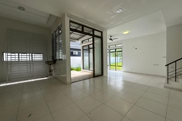 Double Storey Cluster House in Setia Tropika 9