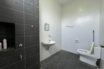 Double Storey Cluster House in Setia Tropika 9