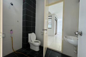 Double Storey Cluster House in Setia Tropika 9