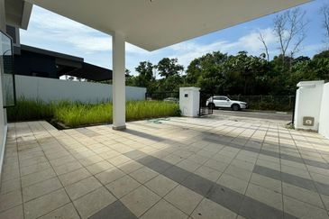 Double Storey Cluster House in Setia Tropika 9