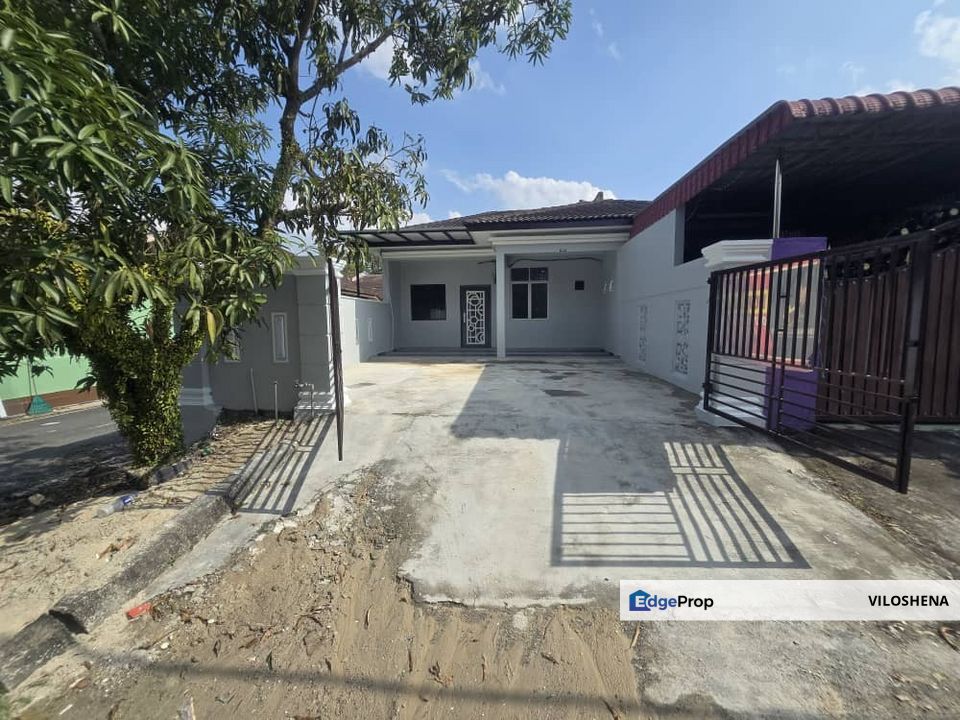 Single storey end lot at Bandar Putra, Kulai, JB, Pahang, Kuantan