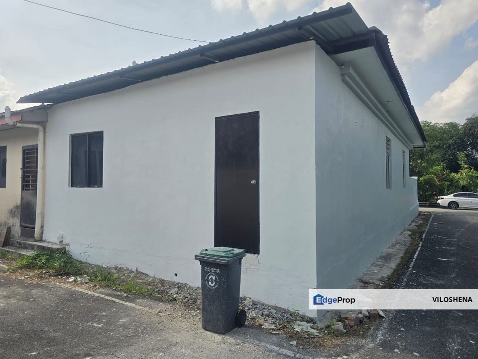 Single storey end lot at Bandar Putra, Kulai, JB, Pahang, Kuantan
