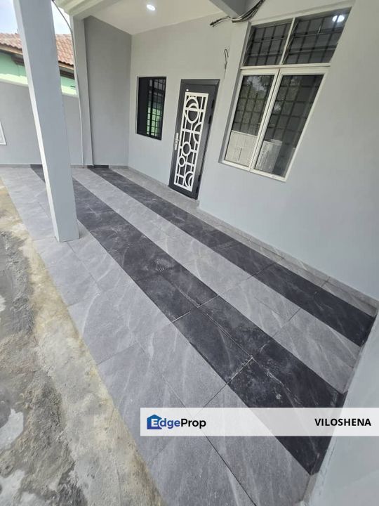 Single storey end lot at Bandar Putra, Kulai, JB, Pahang, Kuantan