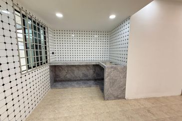 Jalan Bunga Dahlia 7