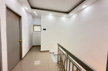 Jalan Bunga Dahlia 7