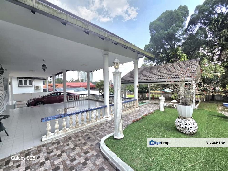 Bungalow at Taman Nong Chik, JB, Johor, Johor Bahru