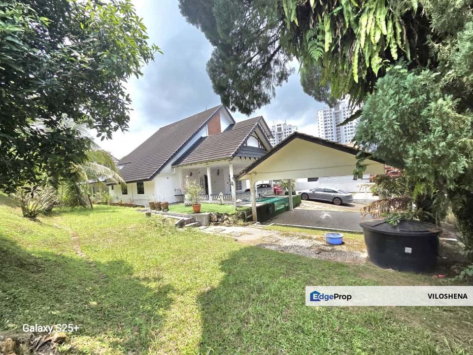 Bungalow at Taman Nong Chik, JB, Johor, Johor Bahru