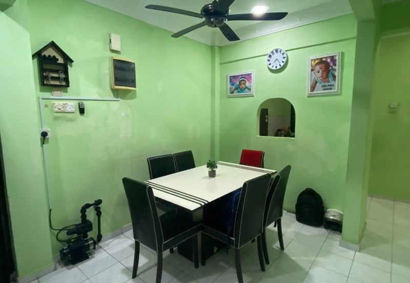 Lily & Jasmine Apartment