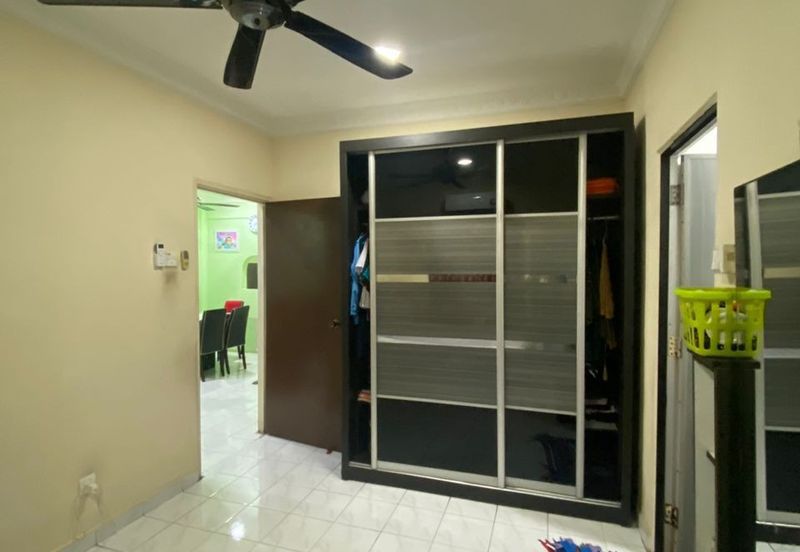 Lily & Jasmine Apartment