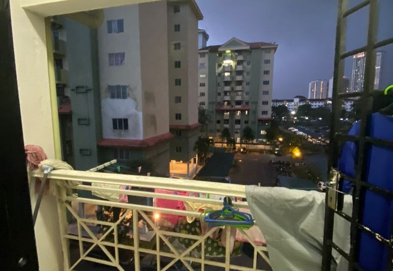 Lily & Jasmine Apartment