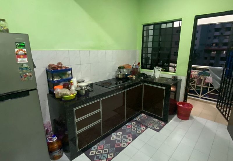 Lily & Jasmine Apartment