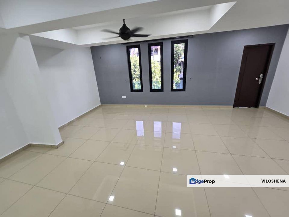 Fully Renovated 2.5 storey at Tampoi Indah, Johor, Tampoi