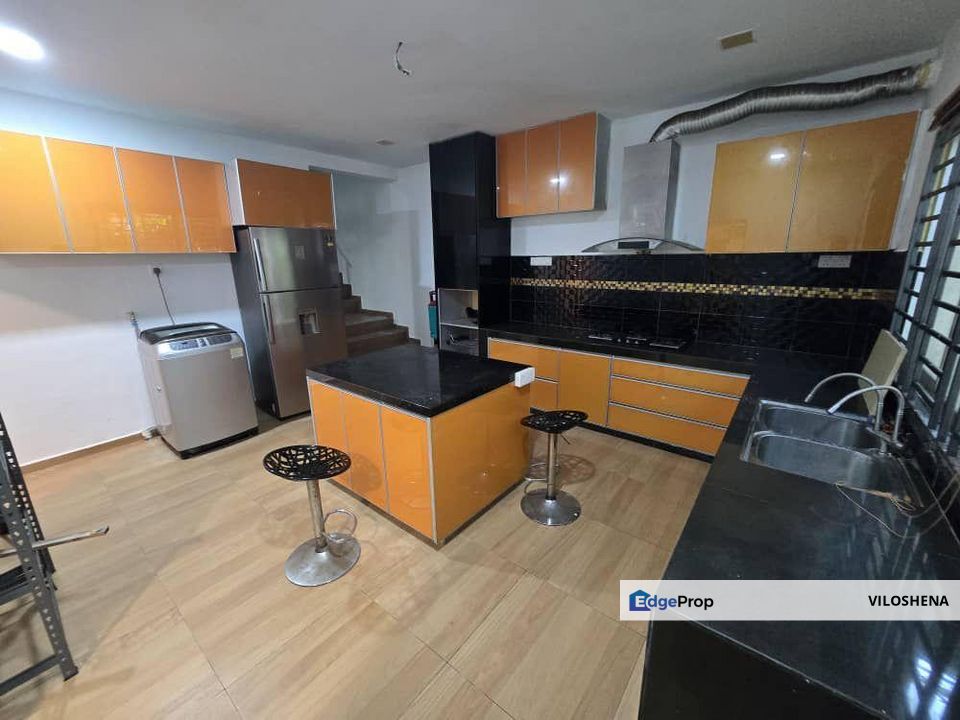 Fully Renovated 2.5 storey at Tampoi Indah, Johor, Tampoi