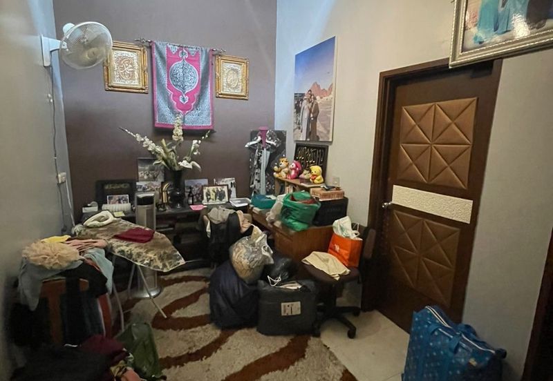 Jalan Setia Tropika 2/14