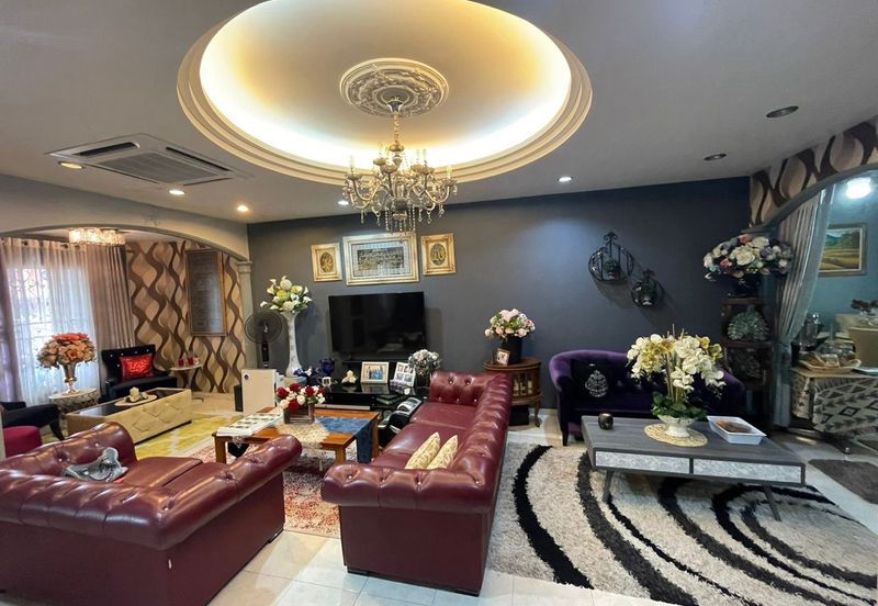 Jalan Setia Tropika 2/14