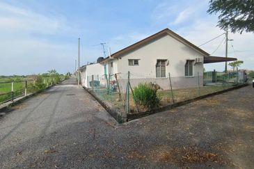 Corner Lot landed Taman Marina Jaya For Sale