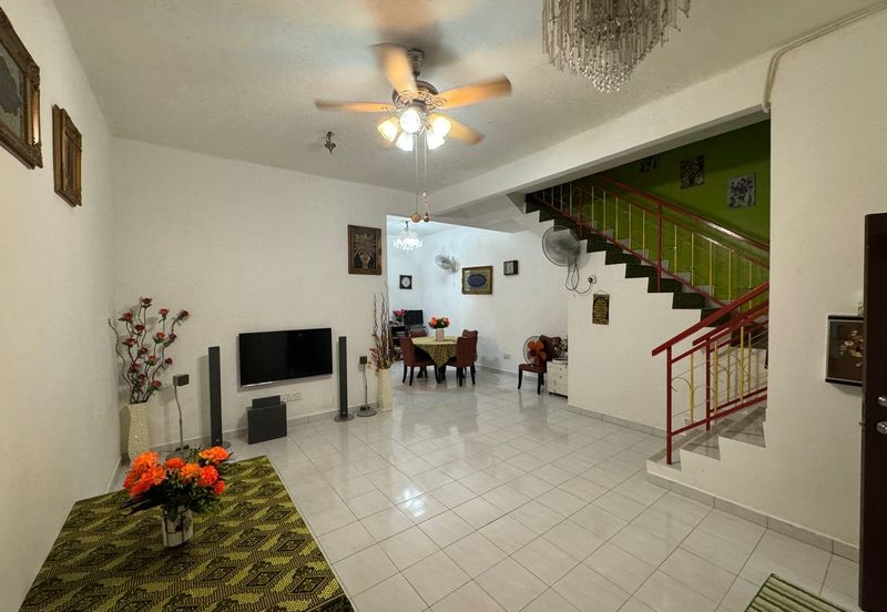 Bandar Laguna Merbok