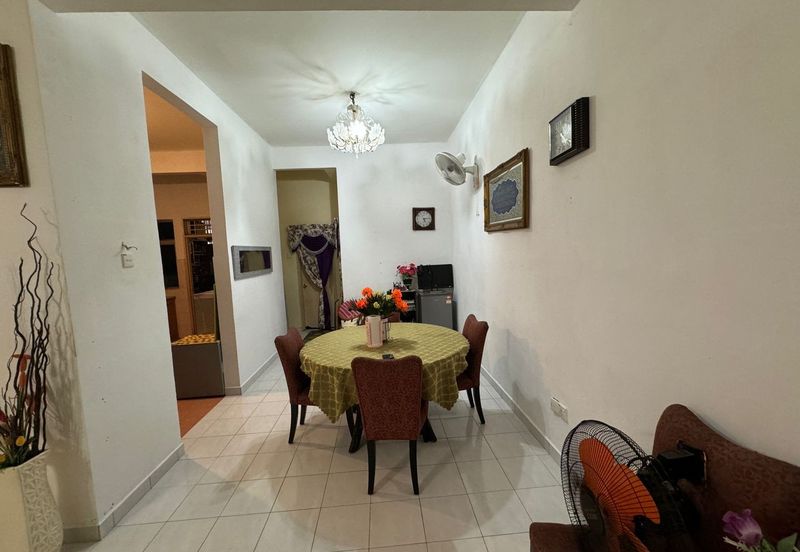 Bandar Laguna Merbok