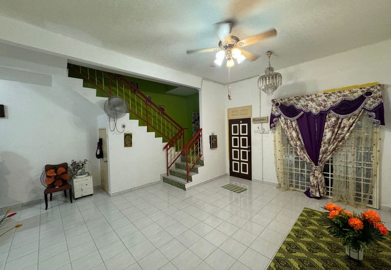 Bandar Laguna Merbok