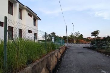 Rumah Teres 2 Tingkat Di Taman Permai Utama Di Gurun