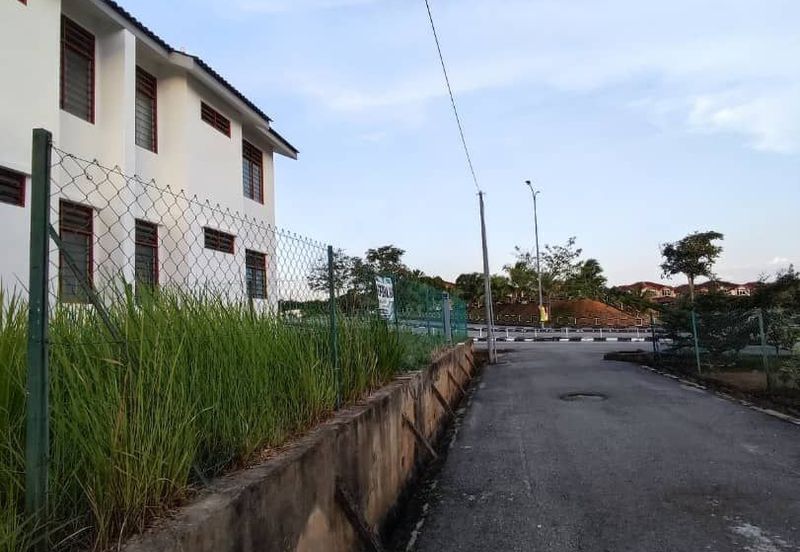 Rumah Teres 2 Tingkat Di Taman Permai Utama Di Gurun