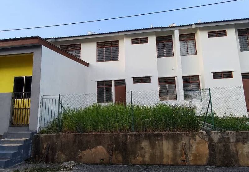 Rumah Teres 2 Tingkat Di Taman Permai Utama Di Gurun