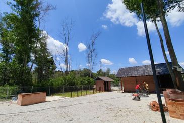 NON BUMI RESIDENTIAL BUNGALOW LOT at Ambangan Suria, Puncak Alam