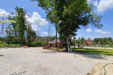NON BUMI RESIDENTIAL BUNGALOW LOT at Ambangan Suria, Puncak Alam