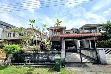 KOMPLEKS ZARAH (LORONG BENTARA)