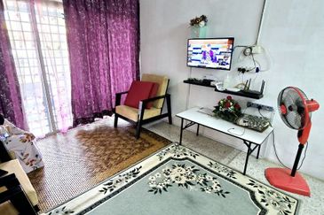 KOMPLEKS ZARAH (LORONG BENTARA)