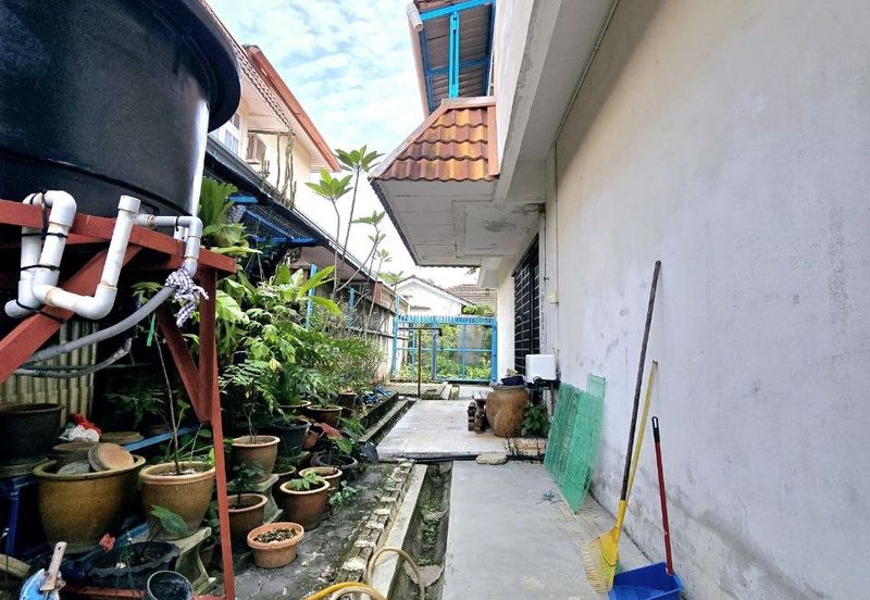 KOMPLEKS ZARAH (LORONG BENTARA)