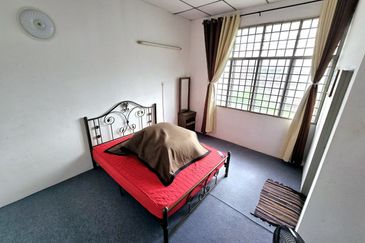 KOMPLEKS ZARAH (LORONG BENTARA)