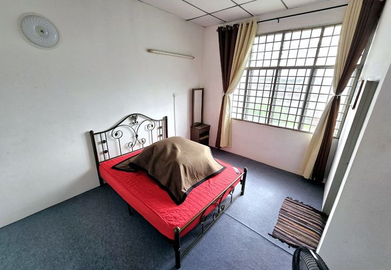 KOMPLEKS ZARAH (LORONG BENTARA)