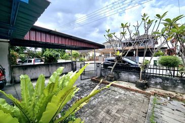 KOMPLEKS ZARAH (LORONG BENTARA)