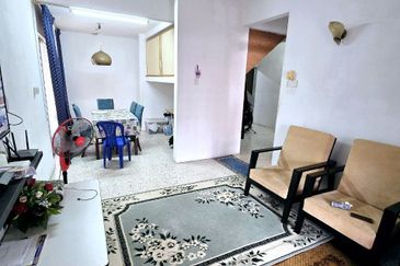 KOMPLEKS ZARAH (LORONG BENTARA)