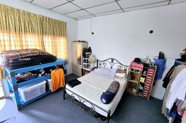 KOMPLEKS ZARAH (LORONG BENTARA)