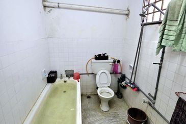 KOMPLEKS ZARAH (LORONG BENTARA)