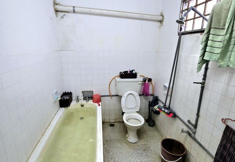 KOMPLEKS ZARAH (LORONG BENTARA)