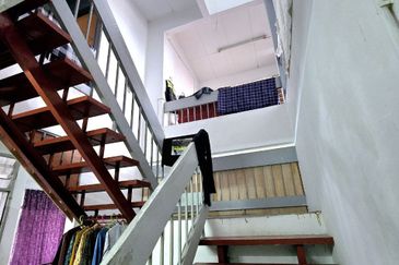 KOMPLEKS ZARAH (LORONG BENTARA)