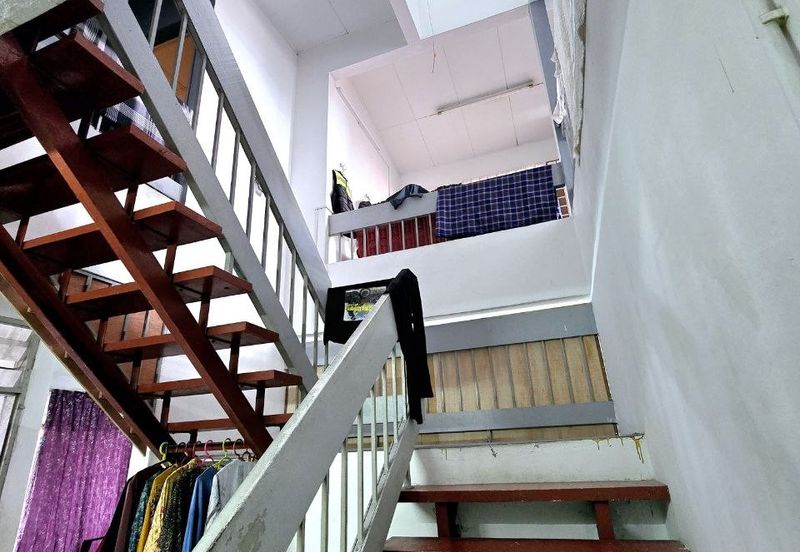 KOMPLEKS ZARAH (LORONG BENTARA)