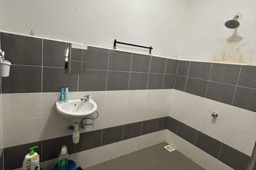 PANGSAPURI IKHLAS(TAMAN TUNKU INTAN SAFINA