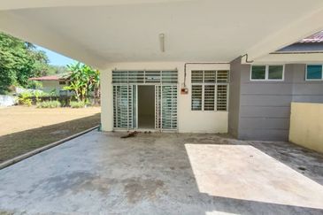 TAMAN SEMARAK, PENDANG | Semi D Setingkat, Facing Open, End Lot + Extra Tanah yang Luas