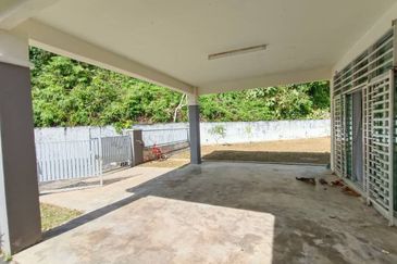 TAMAN SEMARAK, PENDANG | Semi D Setingkat, Facing Open, End Lot + Extra Tanah yang Luas