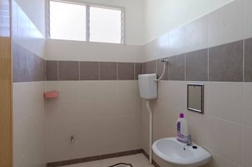 TAMAN SEMARAK, PENDANG | Semi D Setingkat, Facing Open, End Lot + Extra Tanah yang Luas